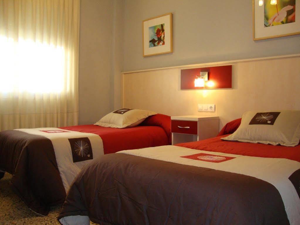 Hostal Badalona Buitenkant foto